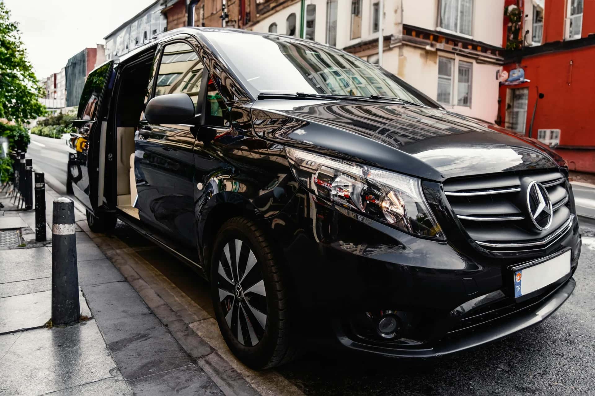 Professional Vienna airport taxi service with executive sedan